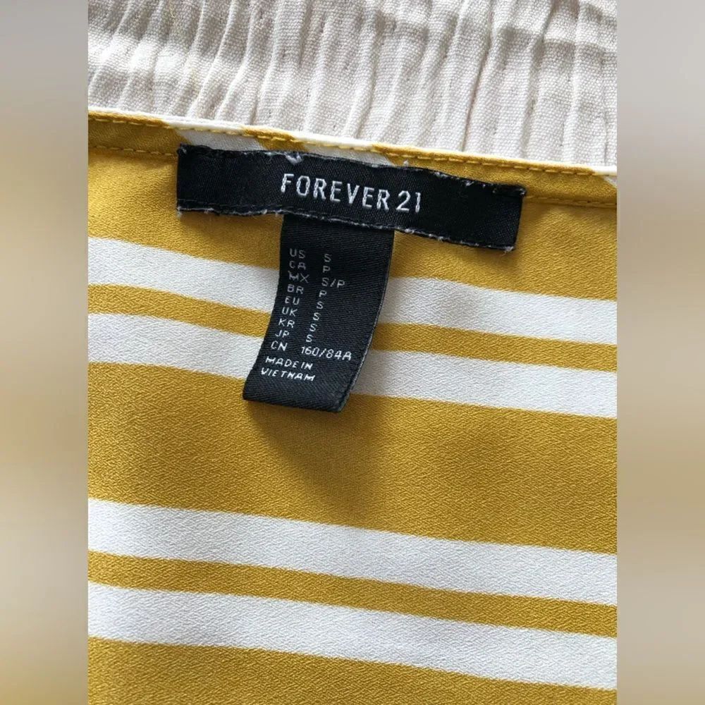 Forever 21 Top - Picture 2 of 3